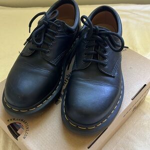 Black 8053 :: doc martens